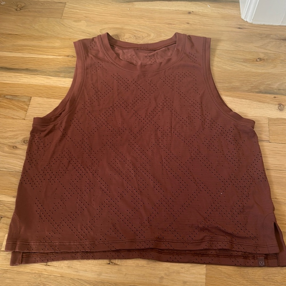 Lululemon train to be tank size 4